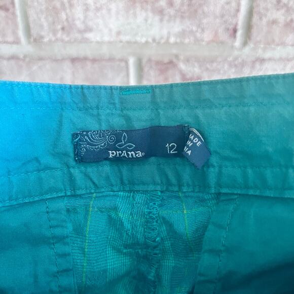 PRANA Mitzi Green Plaid Bermuda Shorts Size 12 (K439) - Picture 7 of 7
